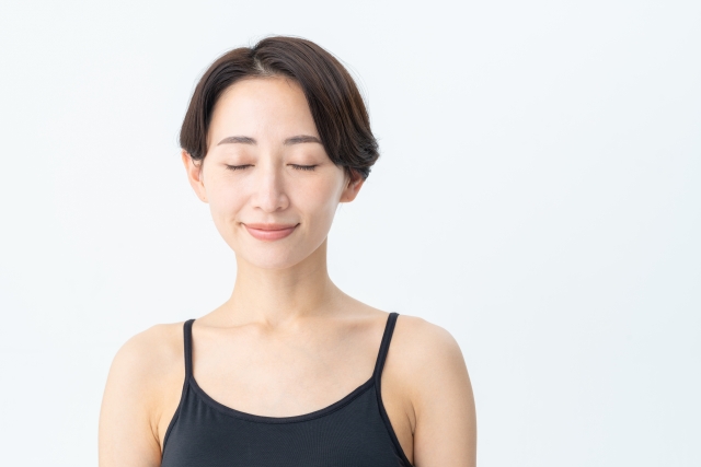 50代からの「自分軸」ベースメイク。ファンデを卒業し、素肌の品格を活かす新しい選択｜BBクリームの桜花媛